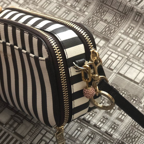 Henri Bendel Phone Wallet Crossbody Bag Centennial - Picture 6 of 8